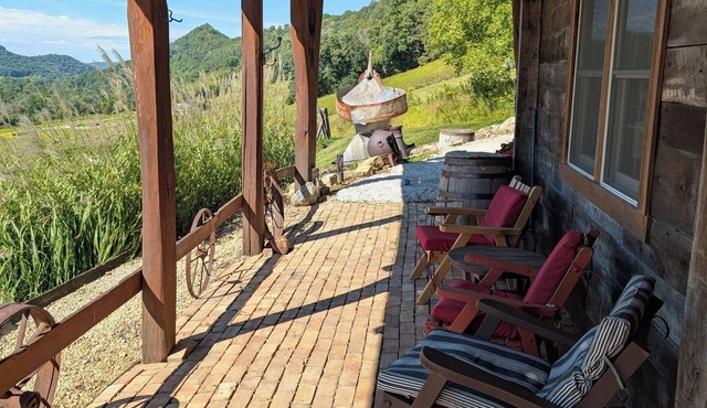 Charming apartment with beautiful view of unique Coulee region near Westby WI