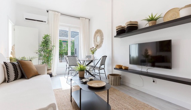 Charming apt near La Castellana. Modesto Lafuente