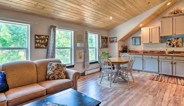 Charming Apt Near Palmer Lake, 14 Mi to USAFA!