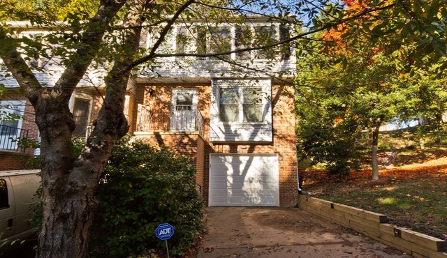 Charming Arlington Townhouse with Garage