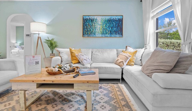 Charming ArtHaus - With Yard Near Design District