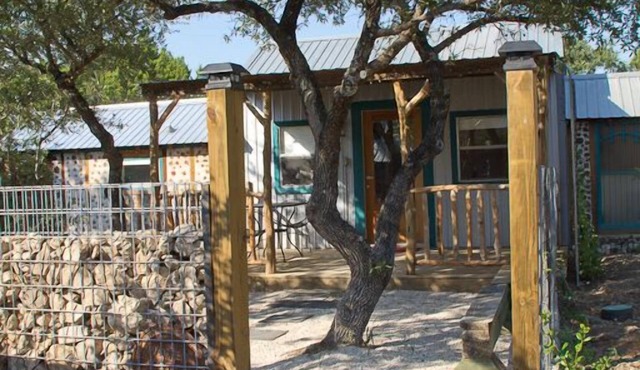 Charming Artistic Casita in rolling Texas Hill Country