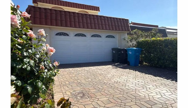 Charming Arts & Music Executive Home 3BD 2.5BA