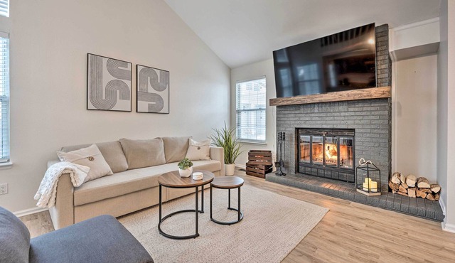 Charming Arvada Townhome, 4 Mi to Olde Town!