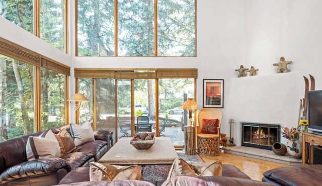 Charming Aspen Retreat in Exclusive West End