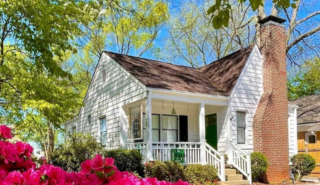 Charming Atlanta Retreat w/ Grill & Fire Pit!