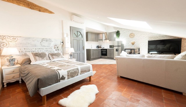 : Charming Attic Apartment - 3 Star Rated