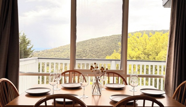 Charming Hillside Home City Views and the 1000 Steps!