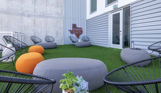 Charming Austin Resort - Spacious 1 Bedroom Suite