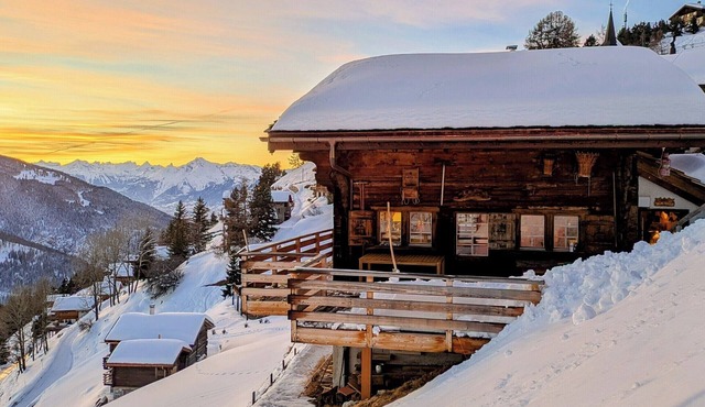 Charming authentic and warm chalet with 4 bedrooms – Ideal for 6 people.This chalet combines comfort