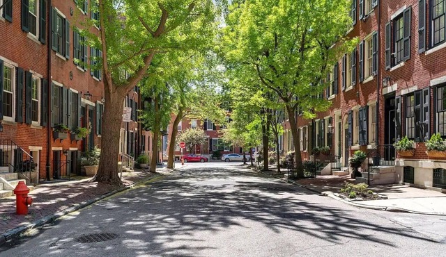 Charming Authentic Chalet Indoor Hot Tub