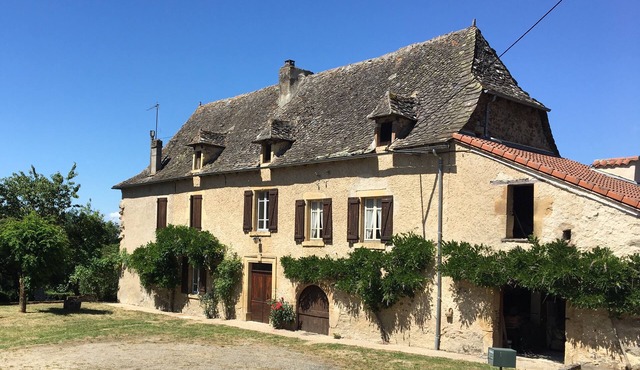Charming Aveyron house in the heart of nature, close to a hiking trail.