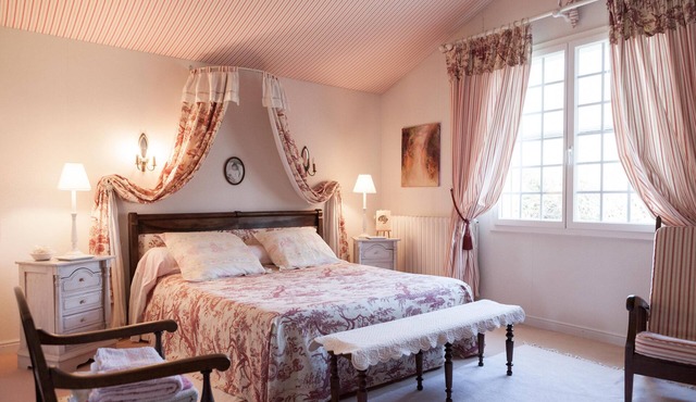 CHARMING B&B at the gateway to ST EMILION