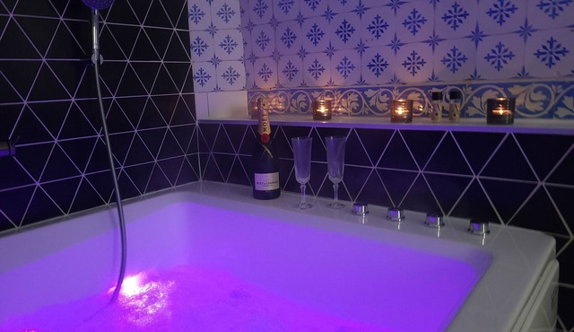 Charming B&B in a castle with garden and breakfast included