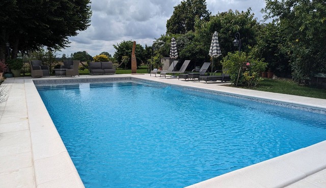 Charming B&B in Brenne Park with Heated Pool, Private Terrace, and Shared Kitchen