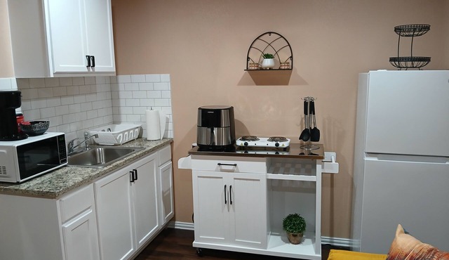 Charming backyard cottage in Seagoville, Texas!