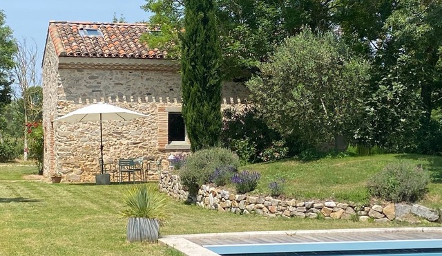Charming bakery in the heart of the Lauragais + swimming pool