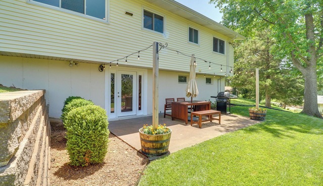 Charming Ballwin Home < 1 Mi to Vlasis Park!