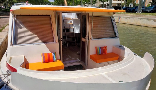 Charming barge with terrace