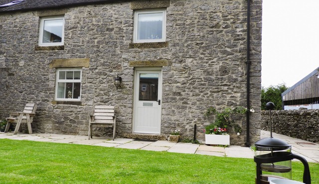 Charming barn Conversion with 2 Bedrooms in beautiful Peak District countryside. Sleeps 4.