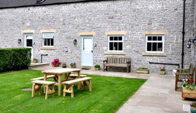 Charming barn Conversion with 2 Bedrooms in beautiful Peak District countryside. Sleeps 4.