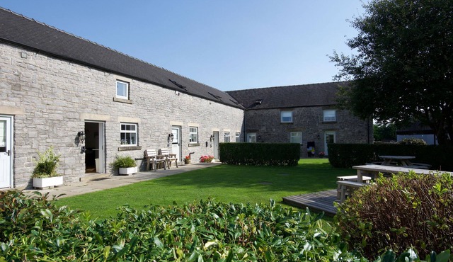 Charming barn Conversion with 1 Double Bedroom in the beautiful Peak District countryside. Sleeps 2