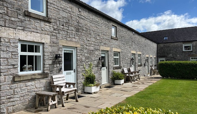 Charming barn Conversion with 1 Double Bedroom in the beautiful Peak District countryside. Sleeps 2.