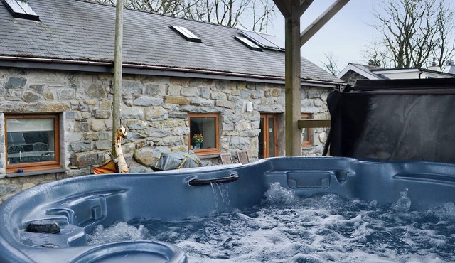 Charming barn conversion with hot tub and walks from the door.