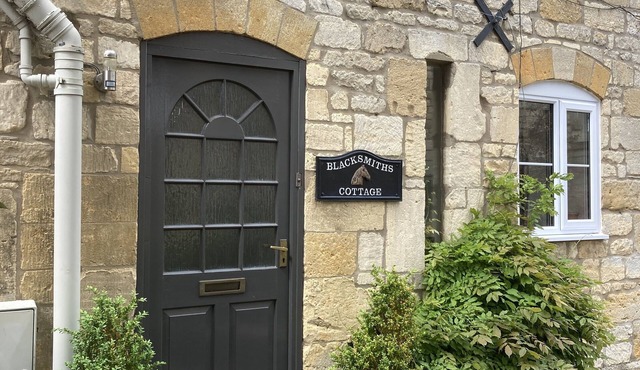 Charming Barn Cottage in the Cotswolds. Sleeps 6 with 3 bedrooms and 2 bathrooms