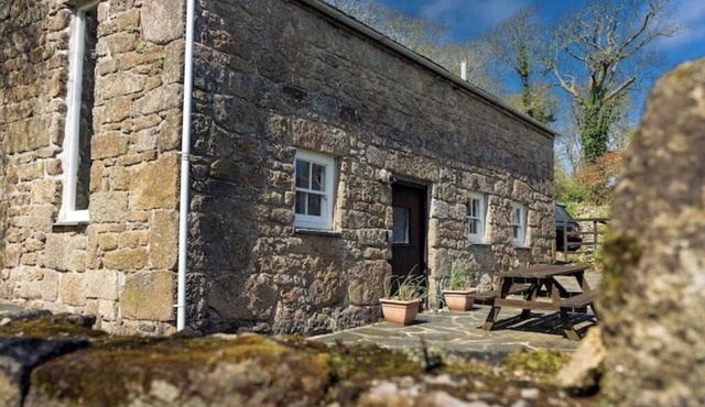 Charming barn in scenic Lamorna valley