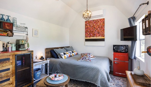 Charming Barn in Tampa, heated Pool, CLOTHING OPTIONAL