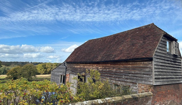 Charming barn in the centre of Hartfield, home village of Winnie the Pooh!
