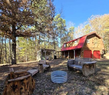 Charming Barn Retreat Surrounded by Nature Near Lake O the Pines in Texas