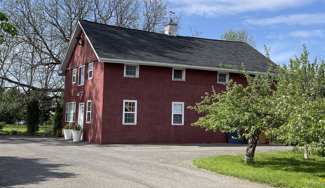 Charming Barn Studio - Sleeps 4