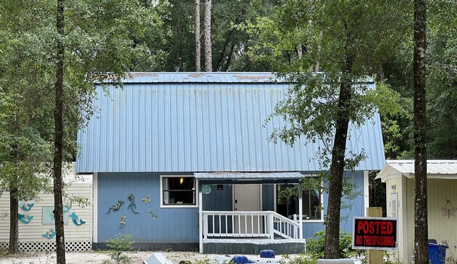 "Charming Barnominium on 2 Wooded Acres in Three Rivers Estates". Sleeps 6.