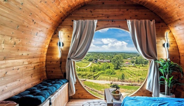 Charming Barrel on a Private Vineyard with Scenic Views and Hot Tub