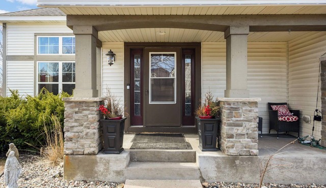 Charming basement-level 3-bedroom house with backyard view and gazebo