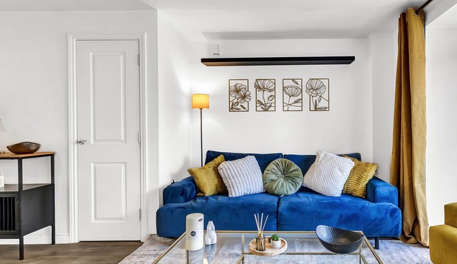 Charming Basildon Retreat with Private Garden & Free Parking