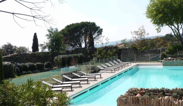 CHARMING BASTIDON TERRACE GARDEN POOL GORDES LUBERON