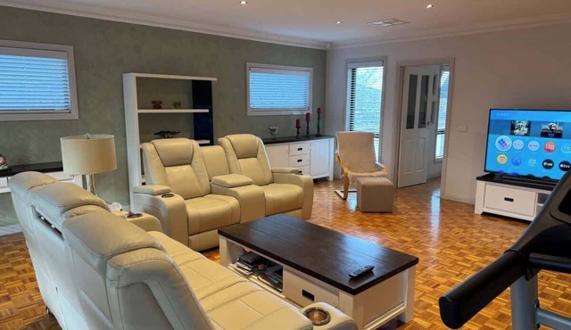 Charming Bay-View Stay near Geelong Ring Road