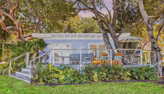 Charming Bayfront Cottage in Heart of Islamorada with Heated Pool, Deep Dockage, Kayaks & More