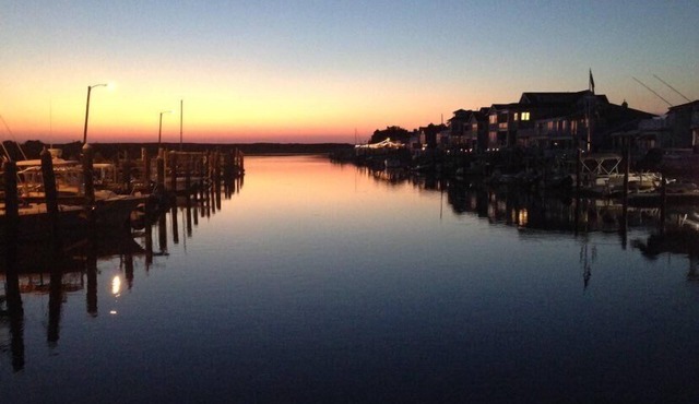 "Charming Bayfront Cottage Sleeps 6, Pet-Friendly, Breathtaking Views!"