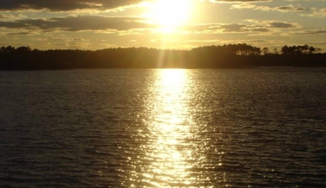 Charming Bayfront Cottage! Spectacular Sunsets! PET FRIENDLY !