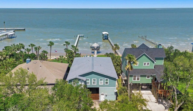 Charming Bayfront Home w/Pool, Pier, and Firepit