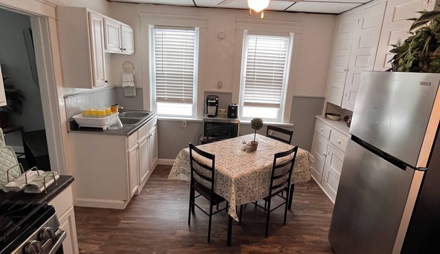 Charming Bayfront Retreat: 2-Bedroom Getaway in Erie, PA