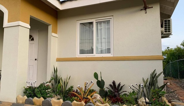 Charming bed & breakfast in lovely St. Elizabeth Parish with AC