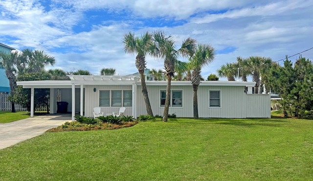 Charming Beach Bungalow Steps to Beautiful Gulf of Mexico & Sugar White Sand