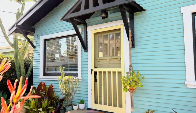 Charming Beach Bungalow in Midtown +
