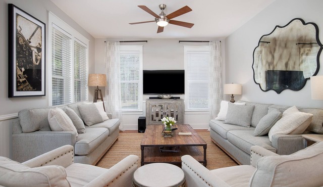 Charming Beach Cottage, Two 6-Seat Golf Carts! Beautiful Views, Pool, Hot Tub