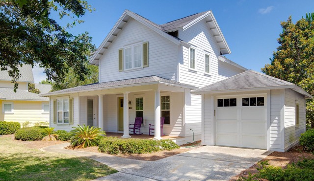 Charming Beach Cottage with 6-Seat GOLF CART! Near Beach, Pool, Tram & Wharf.